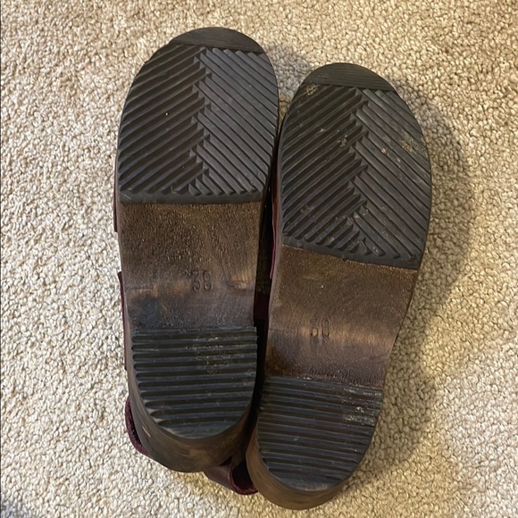 Lotta’s Swedish Clogs Low rise heel Eggplant/wine colored Leather and wood Clogs - Picture 3 of 6